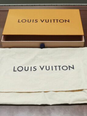 Box Louis Vuitton box 29cm*16,5cm*4 cm + bag 31,5cm*22,7cm